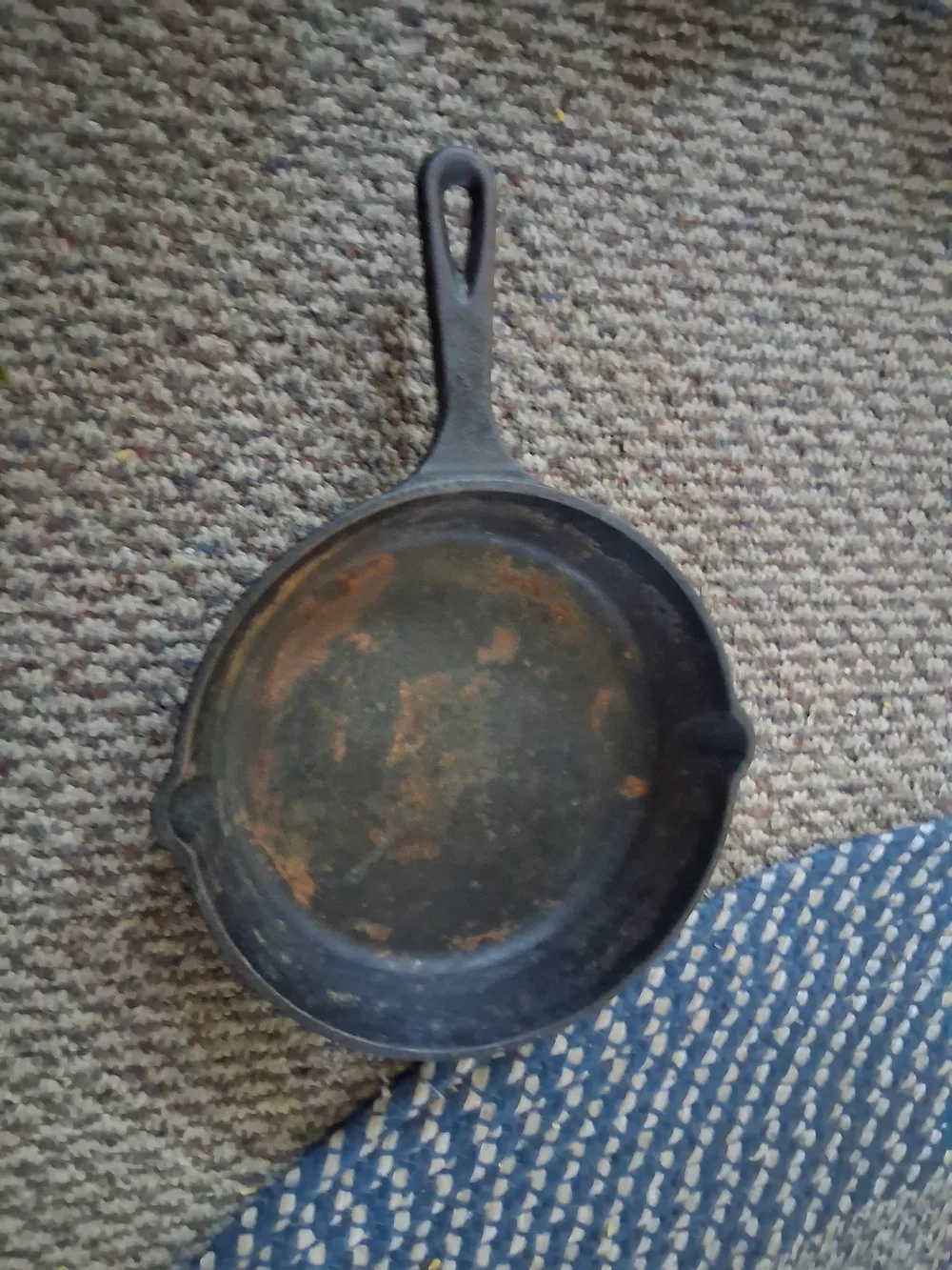 Classic Black Cast Iron Skillet - Versatile Home Kitchen Pan 9 Inch Circle Heavy